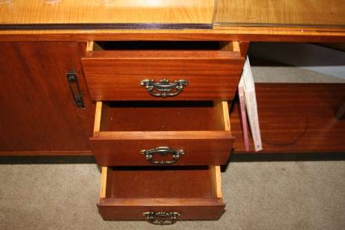 WHAT A AMAZING PIECE - BEAUTIFUL SHAPED VINTAGE SIDEBOARD SHOW CASE IN GOOD CONDITION!!!