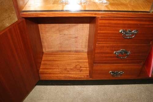 WHAT A AMAZING PIECE - BEAUTIFUL SHAPED VINTAGE SIDEBOARD SHOW CASE IN GOOD CONDITION!!!