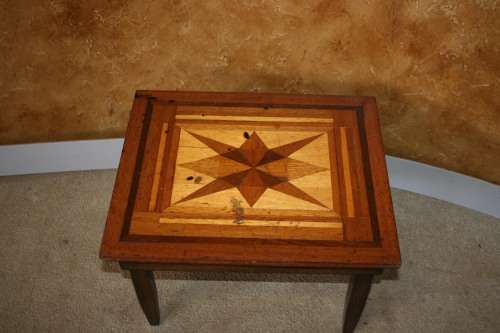 GORGEOUS ITALIAN STYLE TABLE WITH A BEAUTIFUL INLAY TOP AND A WITH A PATRICH WOOD BOTOM STUNNING!!!
