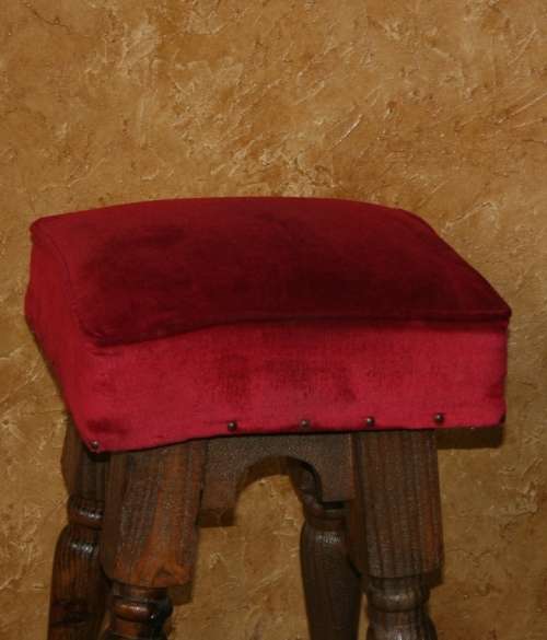 A FANTASTIC VIBRANT RED VINTAGE BAR STOEL WITH STUNNING TURNED LEGS