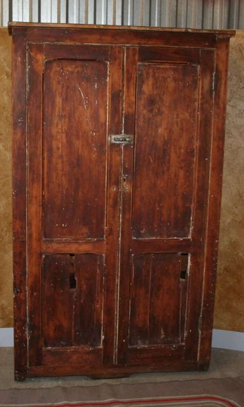 WOW A SPECTACULAR SOLLID ORIGAN ANTIQUE KITCHEN CUPBOARD AMPLE SPACE & LOVLEY PATINA TO THIS PIECE!!