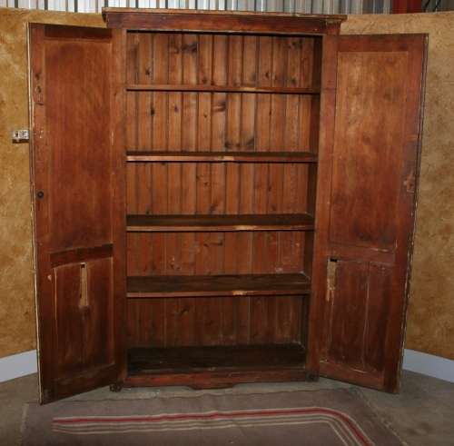 WOW A SPECTACULAR SOLLID ORIGAN ANTIQUE KITCHEN CUPBOARD AMPLE SPACE & LOVLEY PATINA TO THIS PIECE!!