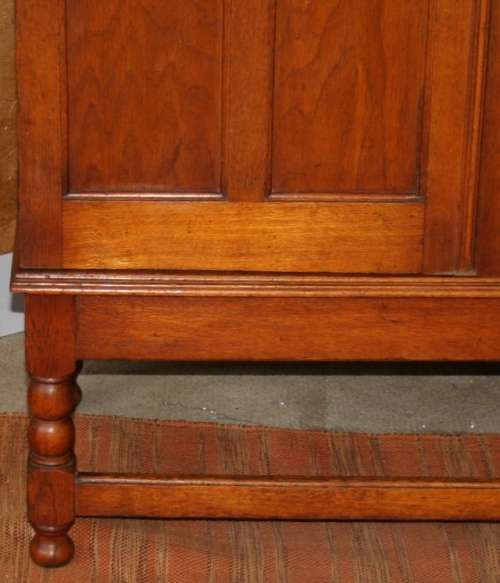 WOW ABSOLUTELY SPECTACULAR LARGE VINTAGE/ANTIQUE 3 DOOR WARDROBE - IN SHOW ROOM CONDITION!!!!