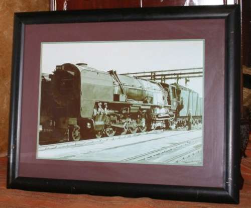 A FANTASTIC LARGE FRAMED PRINT OF A TRAIN BEHIND GLASS STUNNING!!!