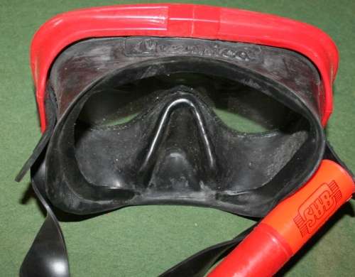SWIMMING MASK WITH A SNORKEL MARKED TEMPERED GLASS