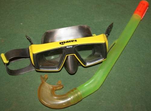 MARES VEDRA SWIMMING MASK WITH A SNORKEL WITH SAFTY/TEMPERED GLASS
