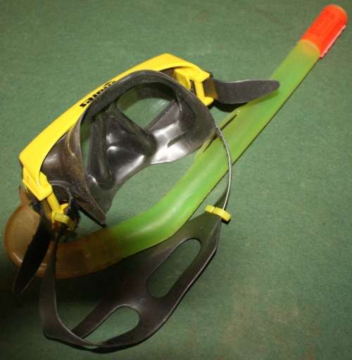 MARES VEDRA SWIMMING MASK WITH A SNORKEL WITH SAFTY/TEMPERED GLASS