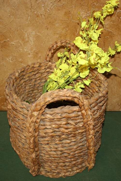 A FANTASTIC LARGE VINTAGE WOVEN BASKET - TO PUT A PLANTER IN - OR VINTAGE KITCHEN DECOR