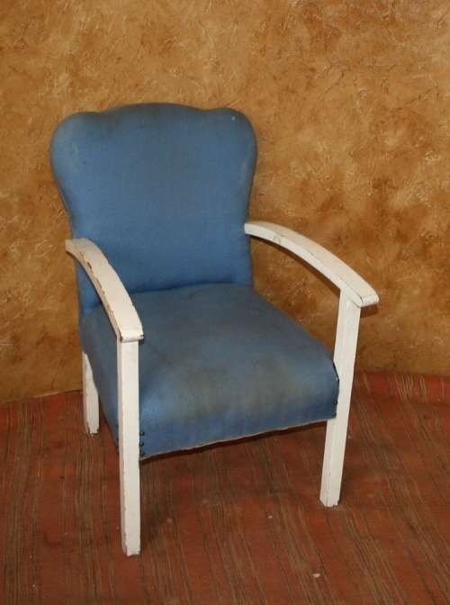 A FABULOUS SHABBY CHIC ARM CHAIR FOR THAT SPECIAL SUN SPOT ON THE PATIO FOR A MORNING COFFEE!