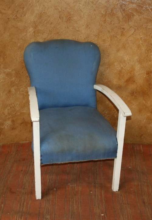 A FABULOUS SHABBY CHIC ARM CHAIR FOR THAT SPECIAL SUN SPOT ON THE PATIO FOR A MORNING COFFEE!