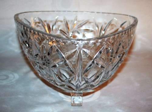 Stunning triangular cut crystal frosted fruit/salad compote pedestal centerpiece bowl