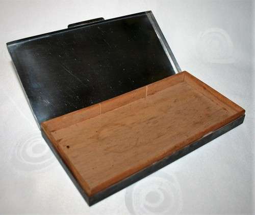 A FANTASTIC ART DEOC STYLE CIGAR BOX LINED WITH WOOD AND STUNNING CHROME TOP!!!