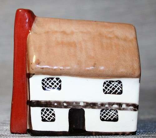 A Spectacular Mudlen End Studio AM - R2 - Pottery Cottage in white Rare Excellent Condition very col