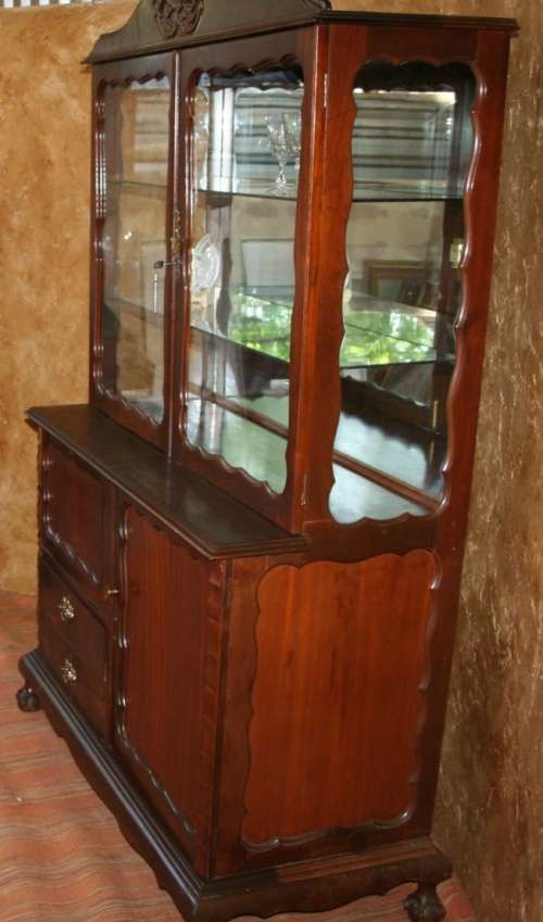 EXQUISITE CAPE DUTCH STYLE SOLID IMBUIA GLASS ANTIQUE SHOWCASE, WITH 2 DRAWRS,  3 DOOR & LIQOUR CABI
