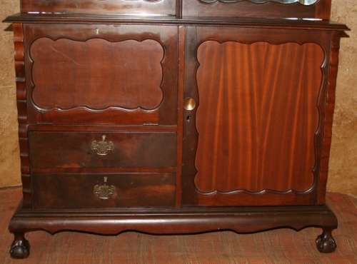 EXQUISITE CAPE DUTCH STYLE SOLID IMBUIA GLASS ANTIQUE SHOWCASE, WITH 2 DRAWRS,  3 DOOR & LIQOUR CABI