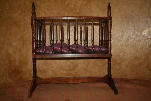 A SPECTACULAR VICTORIAN STYLE PATRICH WOOD ROCKING & SWINGING CRADLE / CRIB / COT IN FANTASTIC CONDI
