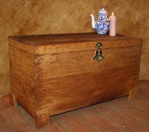 AN AWESOME SOLID KIAAT? CHEST/ STORAGE BOX - WILL LOOK STUNNING INF RONT OF A BED