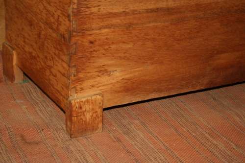 AN AWESOME SOLID KIAAT? CHEST/ STORAGE BOX - WILL LOOK STUNNING INF RONT OF A BED