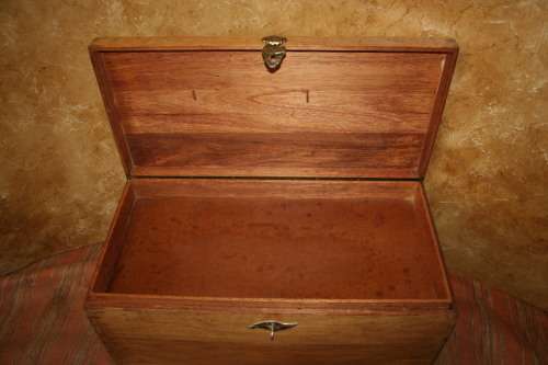 AN AWESOME SOLID KIAAT? CHEST/ STORAGE BOX - WILL LOOK STUNNING INF RONT OF A BED