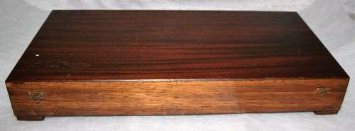 A ELEGANT VINERS EXECUTIVE SUITE CANTEEN OF STAINLESS STEEL CUTLERY N A RED VELFET LINED WOODEN BOX