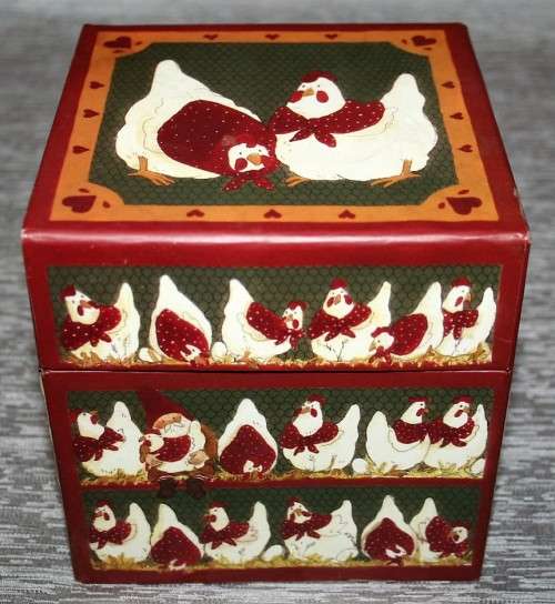 A GORGEOUS COLLECTABLE BOX FOR ALL YOUR TRINKETS - GINOMY'S CHICKEN - GINOMY,S SECRET BOXES