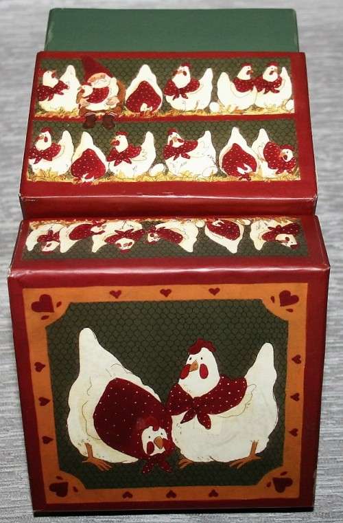 A GORGEOUS COLLECTABLE BOX FOR ALL YOUR TRINKETS - GINOMY'S CHICKEN - GINOMY,S SECRET BOXES