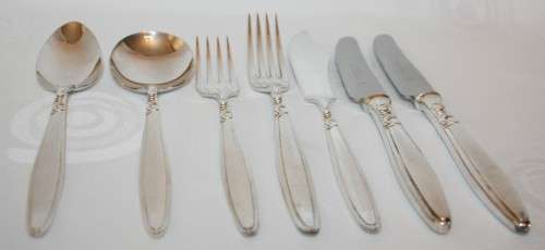A ELEGANT 46 PIECE CANTEEN OF HIRAM WILD SHEFFIELD ENGLAND CUTLERY- FANTASTIC QUALITY!!! SINCE 1864