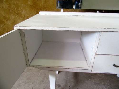 A GORGEOUS SHABBY CHIC DRESSING TABLE WITH A LARGE MIRROR - 2 DRAWERS - 1 DOOR - STUNNING!!