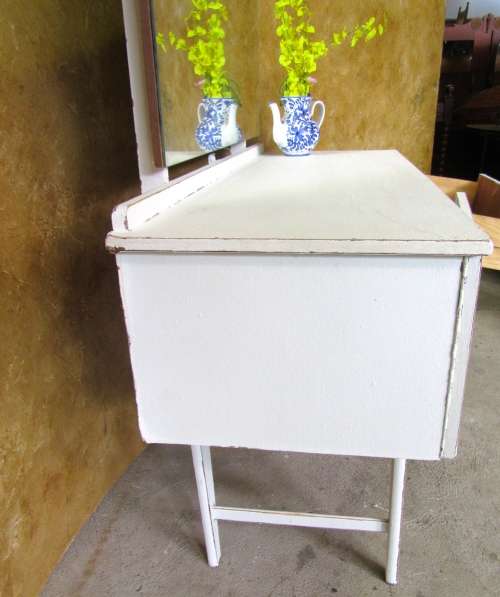 A GORGEOUS SHABBY CHIC DRESSING TABLE WITH A LARGE MIRROR - 2 DRAWERS - 1 DOOR - STUNNING!!
