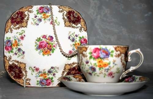 A gorgeous Tuscan English bone china trio set The Naples pattern "PROVENCE" Lots of Gold, Deep Red!