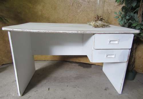 A FANTASTIC WHITE TWO DRAWER DESK MIDDLE SIZE PERFECT FOR KIDS BEDROOM OR SMALER OFFICE - STUNNING!!