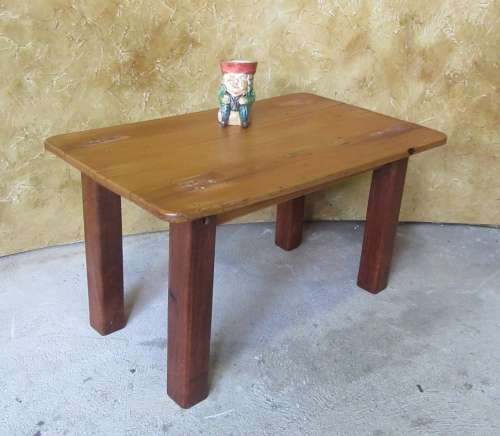 A MAGNIFICENT SOLID WOOD COFFEE TABLE PERFECT FOR THAT SMALER SPACE OR NEXT TO A LARGE SOFA