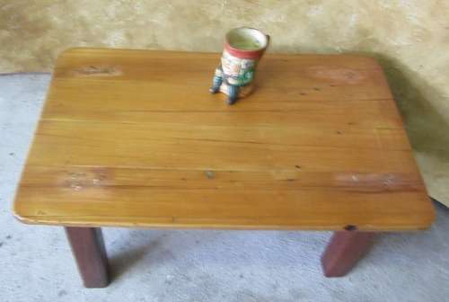 A MAGNIFICENT SOLID WOOD COFFEE TABLE PERFECT FOR THAT SMALER SPACE OR NEXT TO A LARGE SOFA