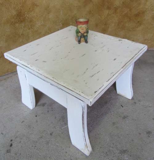 A CRISP WHITE SHABBY CHIC - COFFEE/OCCASIONAL TABLE - FOR THAT SPECIAL ROOM OR PATIO