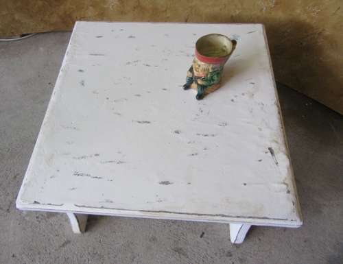 A CRISP WHITE SHABBY CHIC - COFFEE/OCCASIONAL TABLE - FOR THAT SPECIAL ROOM OR PATIO