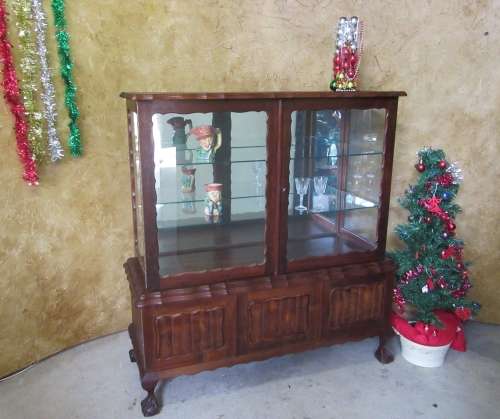 A MAGNIFICENT IMBUIA ANTIQUE DETAILED BALL & CLAW SHOWCASE IN EXCELLENT CONDITION! WOW!