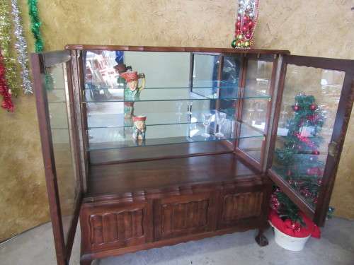 A MAGNIFICENT IMBUIA ANTIQUE DETAILED BALL & CLAW SHOWCASE IN EXCELLENT CONDITION! WOW!