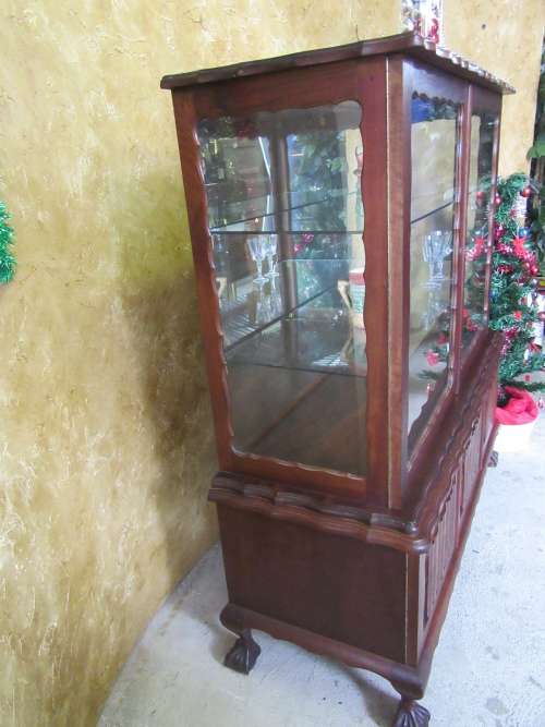 A MAGNIFICENT IMBUIA ANTIQUE DETAILED BALL & CLAW SHOWCASE IN EXCELLENT CONDITION! WOW!