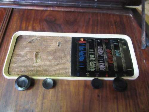 WOW A AMAZING ANTIQUE BALL & CLAW RADIO GRAM WITH LOTS OF DETAIL - PERFECT TO INSTALL MODERM SYSTEM