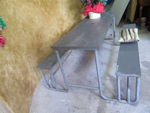 A FANTASTIC METAL TABLE WITH TWO BENCHES ATTACHED - PERFECT FOR A LAPA/PATIO OR GARDEN