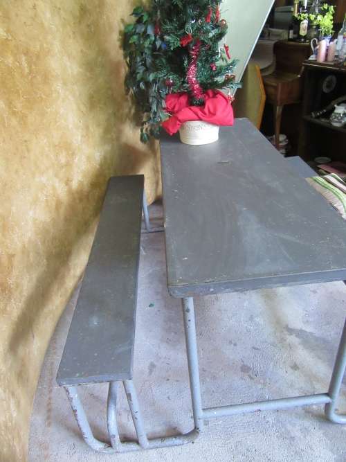 A FANTASTIC METAL TABLE WITH TWO BENCHES ATTACHED - PERFECT FOR A LAPA/PATIO OR GARDEN