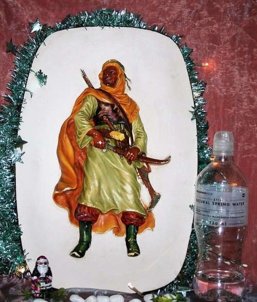 A collectable Bossons Vintage Rare Afridi Chalkware Figural Wall Home Decor Platter Afridi Warrior