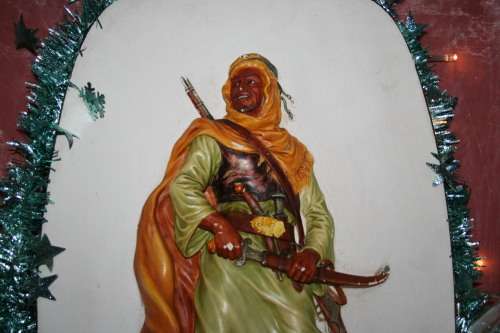 A collectable Bossons Vintage Rare Afridi Chalkware Figural Wall Home Decor Platter Afridi Warrior