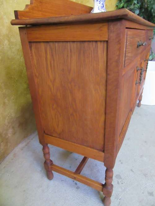 AN EXQUISITE LARGE ANTIQUE "QUALITY " OAK BUFFET SERVER WITH SPECTACULAR DETAIL