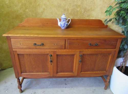 AN EXQUISITE LARGE ANTIQUE "QUALITY " OAK BUFFET SERVER WITH SPECTACULAR DETAIL