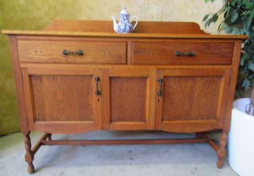 AN EXQUISITE LARGE ANTIQUE "QUALITY " OAK BUFFET SERVER WITH SPECTACULAR DETAIL