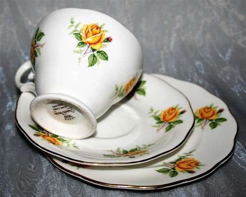 A Stylish Vintage Queen Anne England Yellow Rose Flower Bouquet Gold Trim Teacup Saucer Set