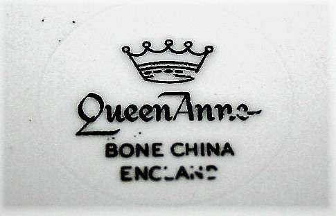 A Stylish Vintage Queen Anne England Yellow Rose Flower Bouquet Gold Trim Teacup Saucer Set