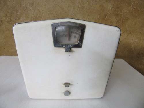 Lovely vintage Tomado Salter scale, in blue and white, probably made somewhere in the 50s or 60s.