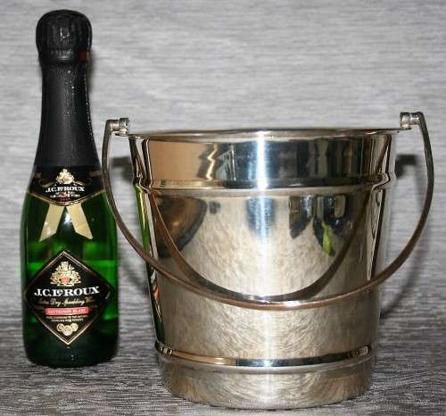 LOVELY!! COLLECTABLE A VINTAGE SILVER PLATED ICE BUCKET WITH DRIP TRAY INSIDE - MARKED - ROSSIL